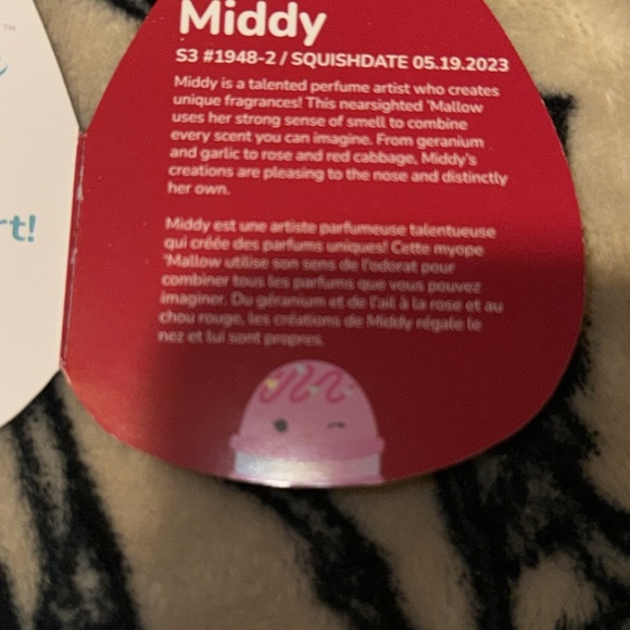 Middy the macaroon valentines squishmallow clip NWT - Picture 4 of 5